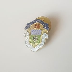 💲5️⃣ in 🛍️of2+  [FIDLER] City of Winnipeg Crest Pin